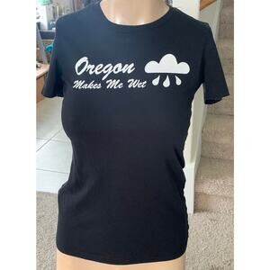 Women's "Oregon makes me wet" black tshirt sz M